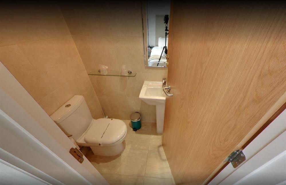 Mccafferty'S Guesthouse イルフォード エクステリア 写真